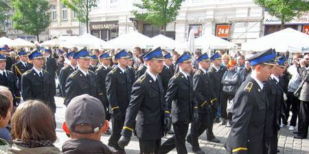 k1_firefighters_come