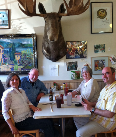 sr7_moose Didja ever eat with a moose?