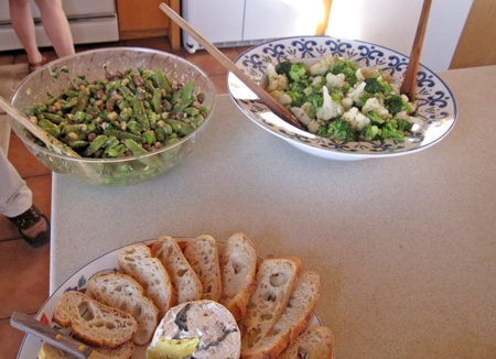 sr_food_salads the featured salads and bread