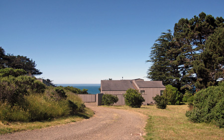 sr_house_drive Here we are, our home for the next three days. Not imposing from the street.