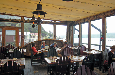 The dining room filled up quickly after we were seated.